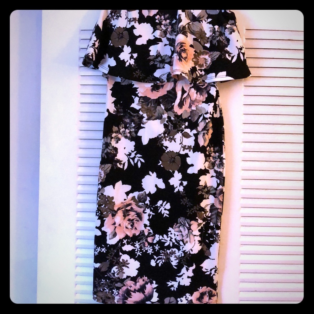 BEAUTIFUL Forever 21 floral off the shoulder dress